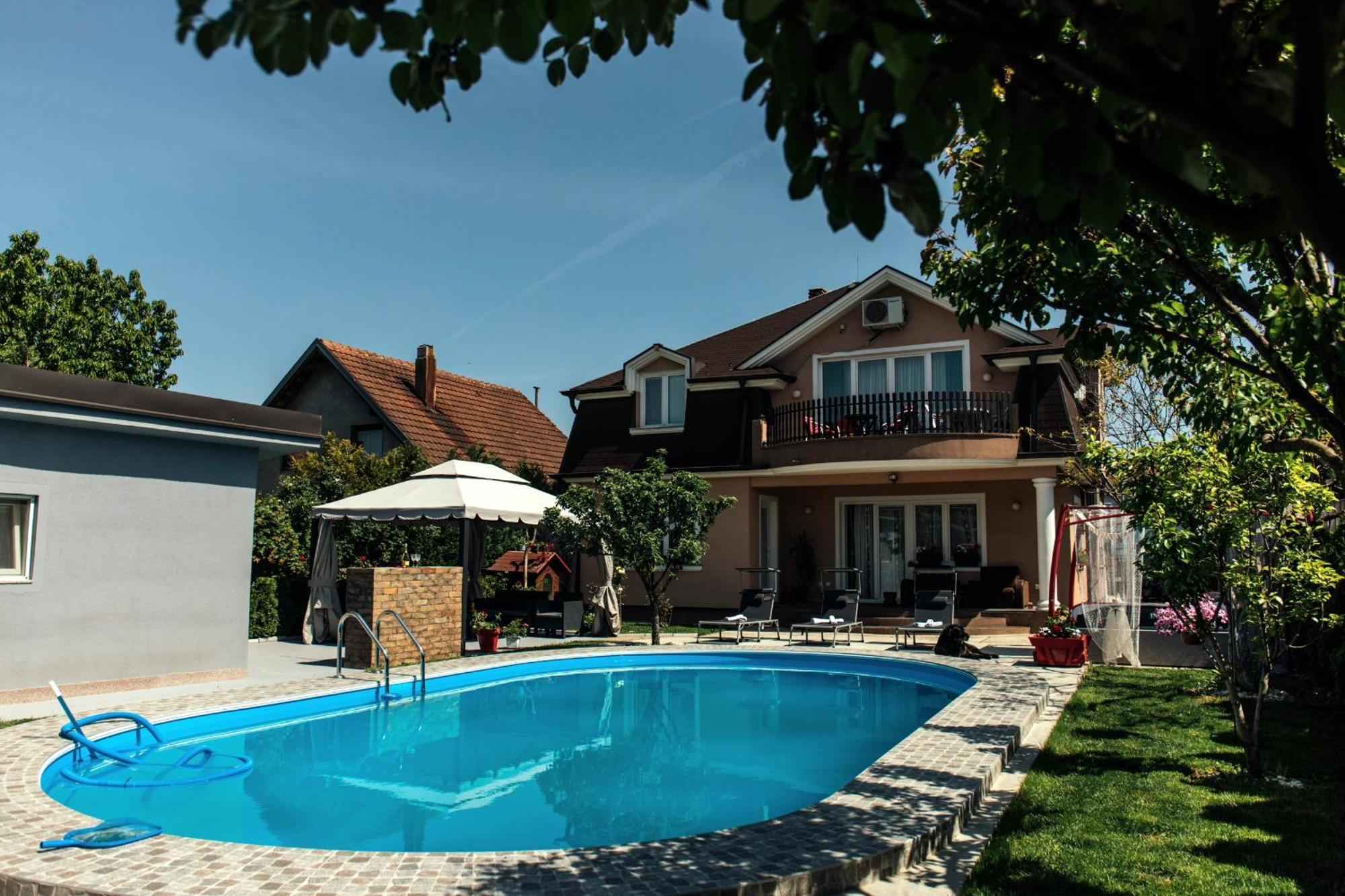 Lux Apartments With Pool Dex Zemun Polje Экстерьер фото