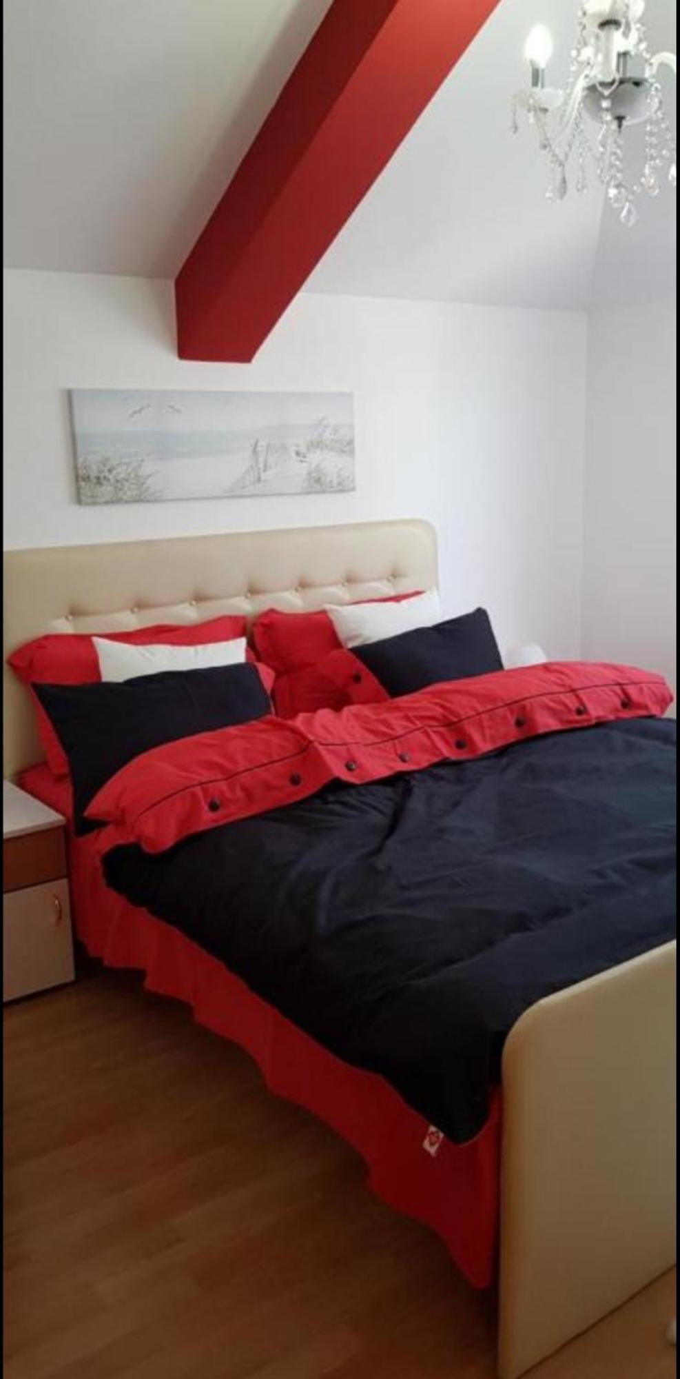 Lux Apartments With Pool Dex Zemun Polje Экстерьер фото