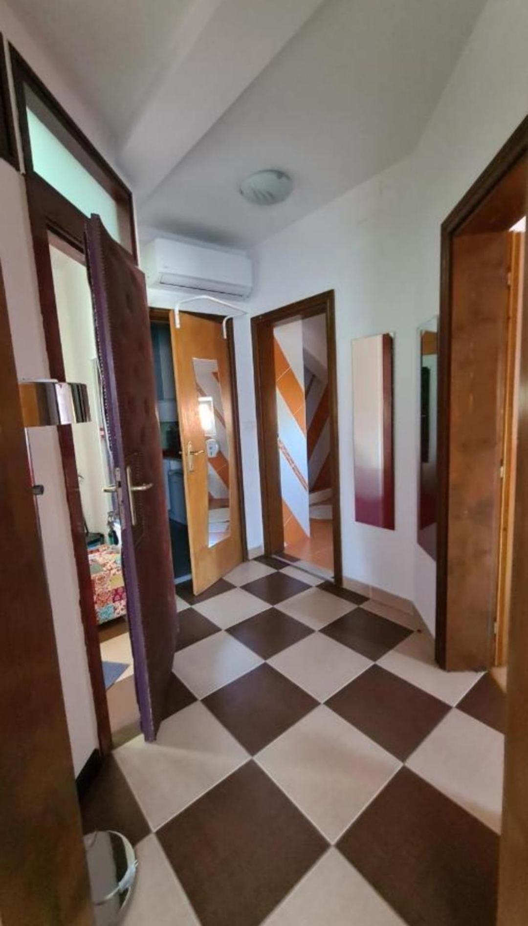 Lux Apartments With Pool Dex Zemun Polje Экстерьер фото