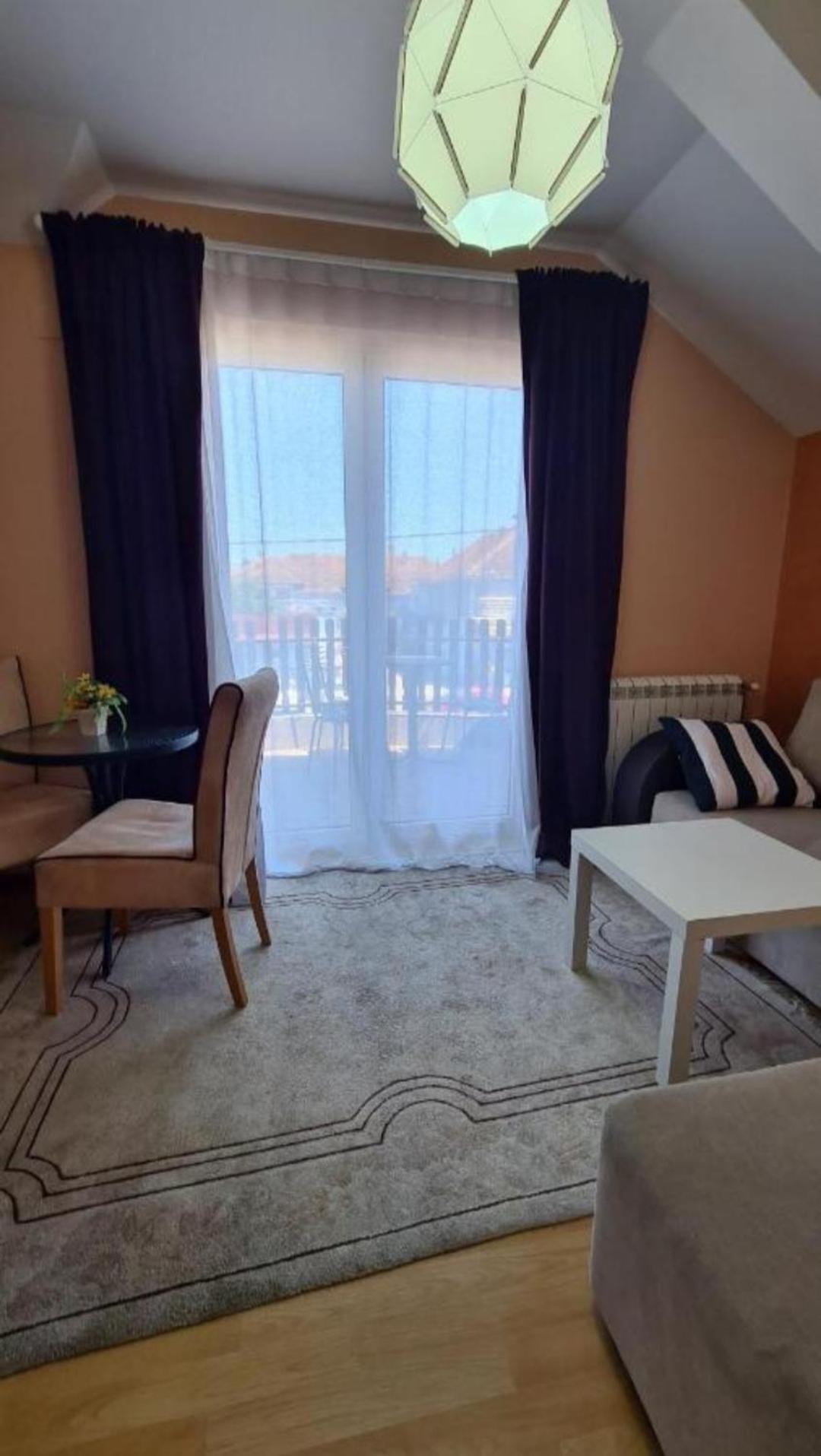 Lux Apartments With Pool Dex Zemun Polje Экстерьер фото